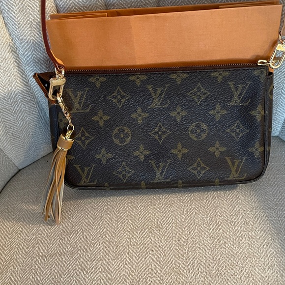 LOUIS VUITTON Authentic Monogram Pochette Accessories w Unbranded Vachetta Strap - Picture 6 of 15